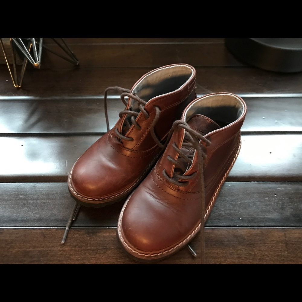 Boys shoes
